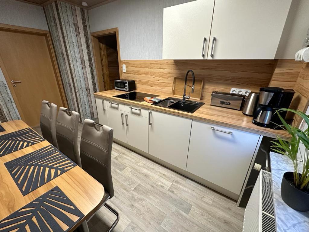 Christels Ferienwohnung 2 In Thale Mit Ueberdachter Terrasse, Kueche Mit Tv & Geschirrspueler Kültér fotó
